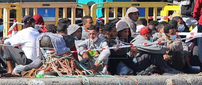 Imagen de archivo del campamento de emergencia para inmigrantes del puerto de Arguineguín (Foto EFE / Elvira Urquijo Á.)